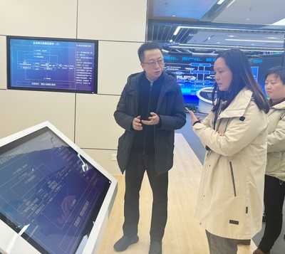 廣西日?qǐng)?bào)赴貴陽(yáng)貴安調(diào)研 大數(shù)據(jù)產(chǎn)業(yè)經(jīng)驗(yàn)與網(wǎng)絡(luò)工程發(fā)展啟示